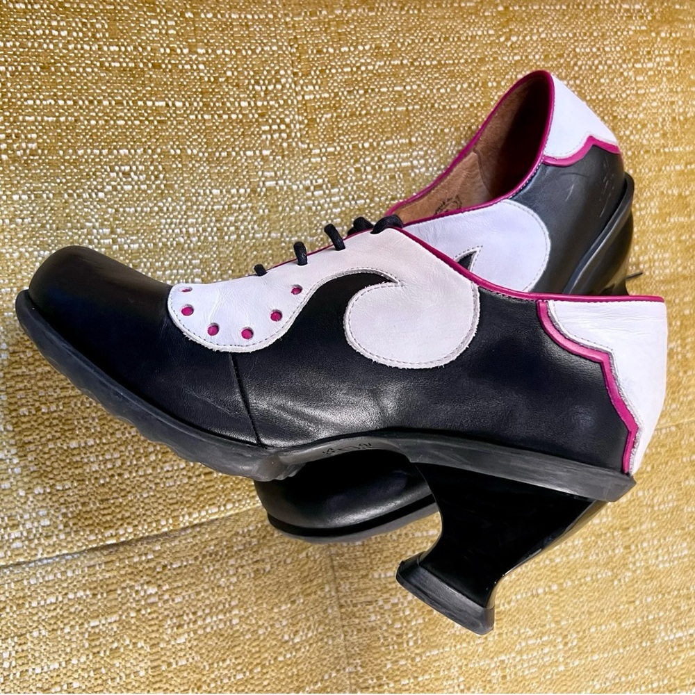 John Fluevog KKBB Viv Women’s 7 low-heel leather lace-up Discontinued Rare